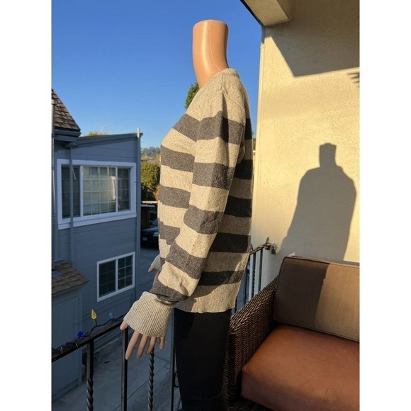 Gap Women’s Knit Sweater Lambswool Nylon Gray Stripes Size S - Picture 2 of 6
